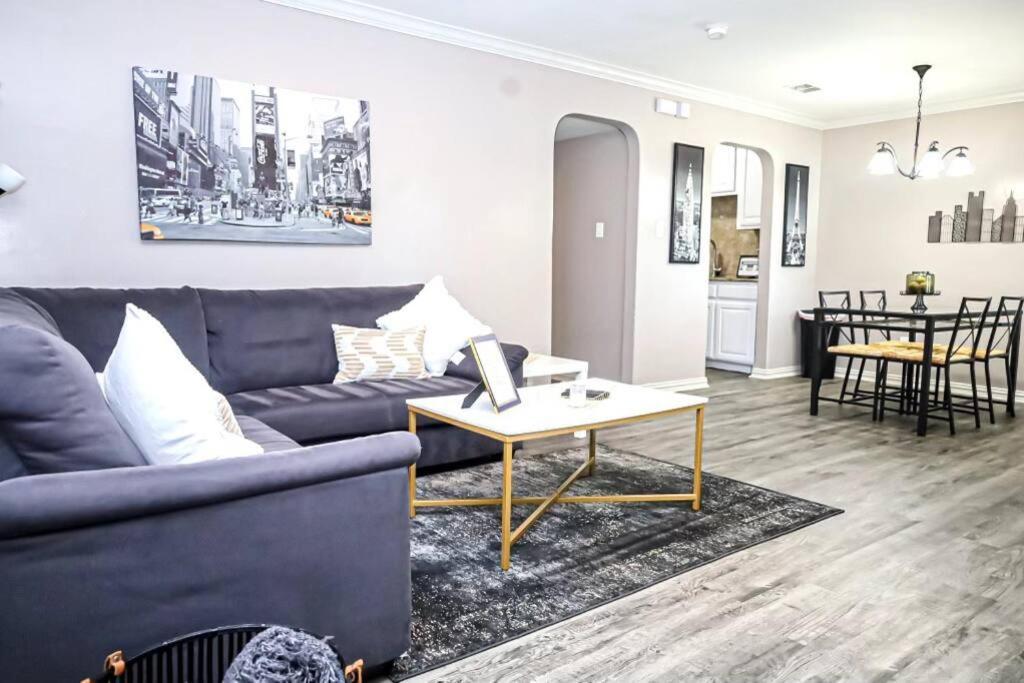 Comfy Two-Bedroom Apartment In Arlington Eksteriør billede