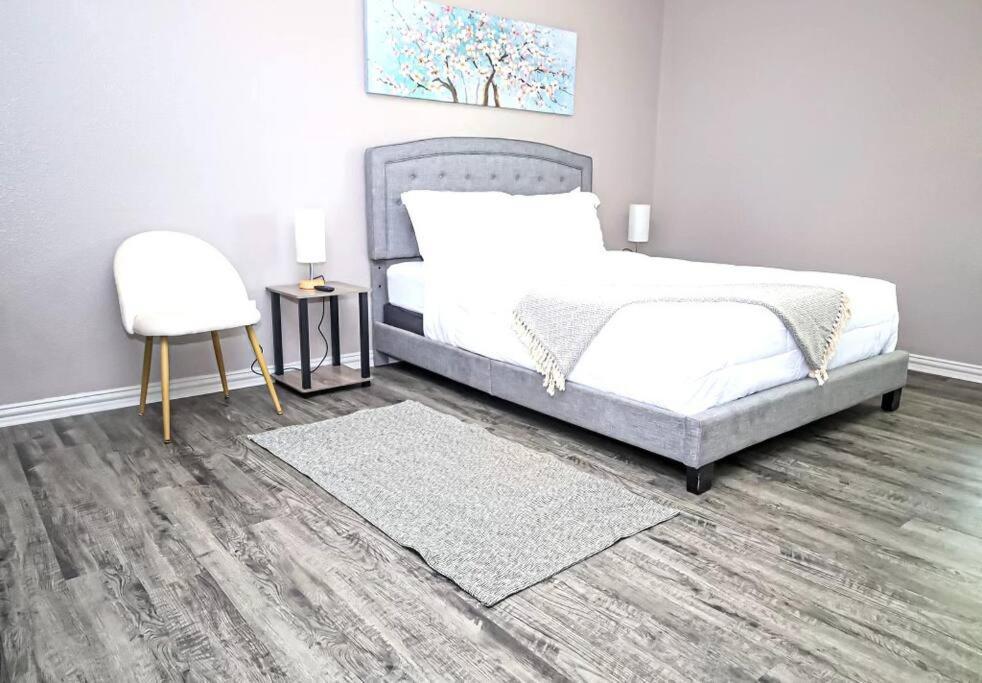 Comfy Two-Bedroom Apartment In Arlington Eksteriør billede